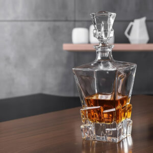 Decantor Whisky din Cristal Bohemia Crack 900 ml
